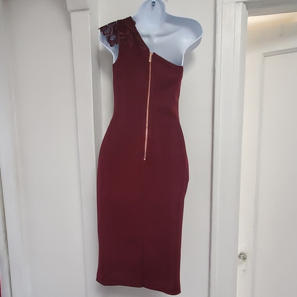 Cold shoulder, mid length dress - Picture 7 of 8